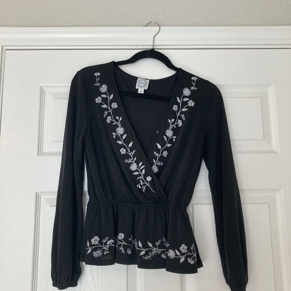 Blue Rain White Black Embroidered Floral Neck Tunic - Picture 2 of 4